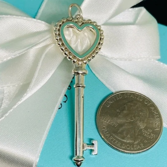 ♥️Retired 18” TIFFANY & CO Necklace *Tiffany Blue Heart Key Pendant & T&CO Chain - Picture 4 of 10